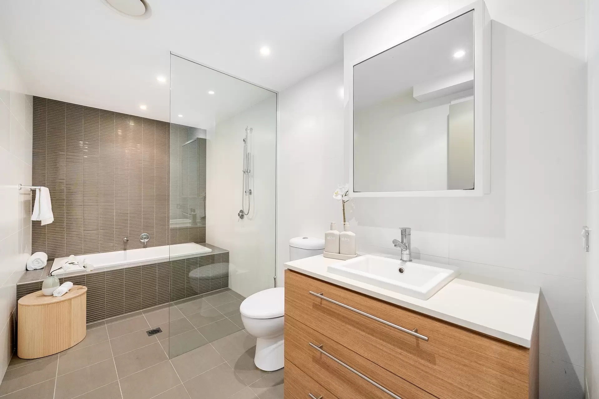 1 Falcon Street, Newington Sold by Richard Matthews Real Estate - image 7