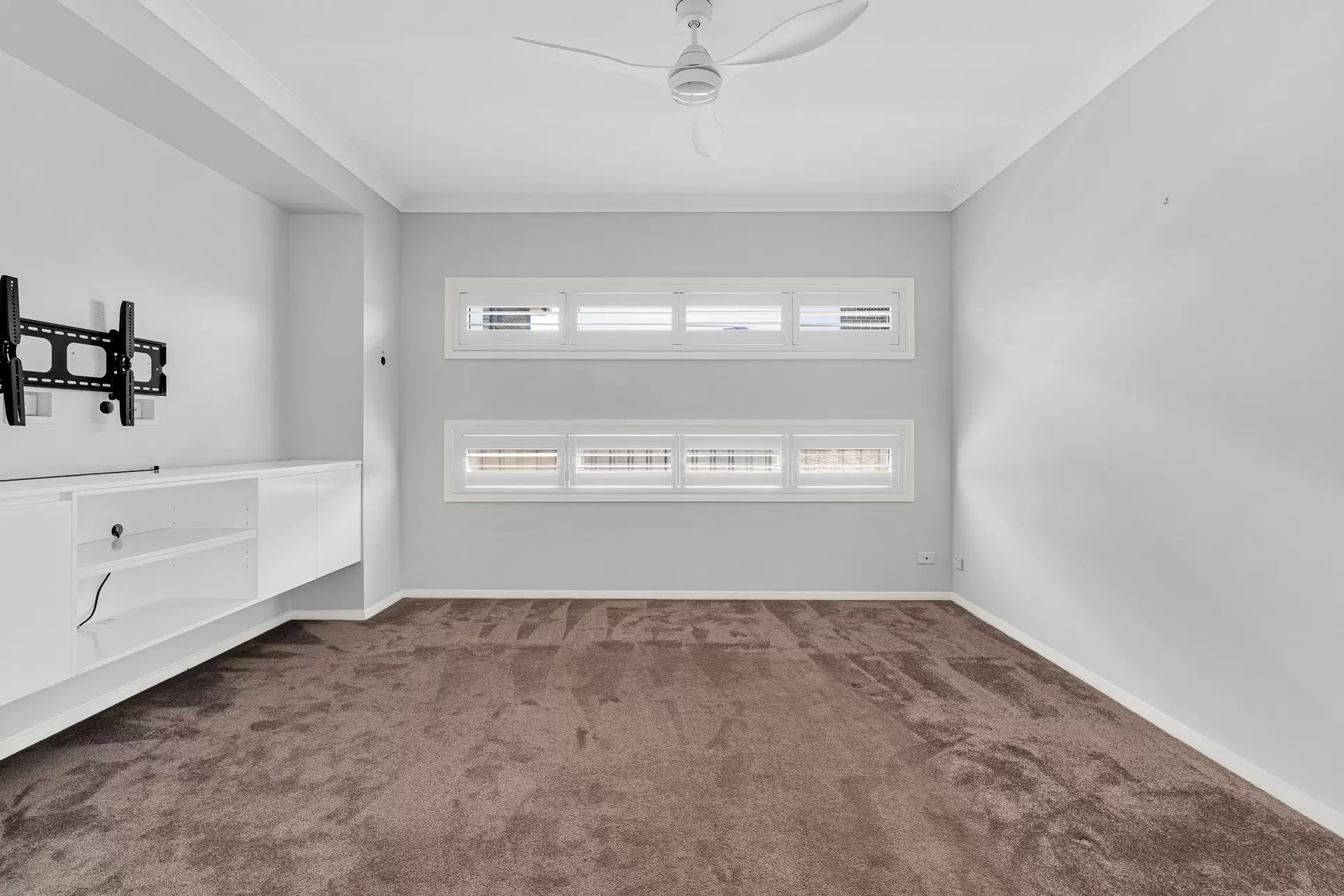 76 Bardia Parade, Holsworthy Leased by Richard Matthews Real Estate - image 2