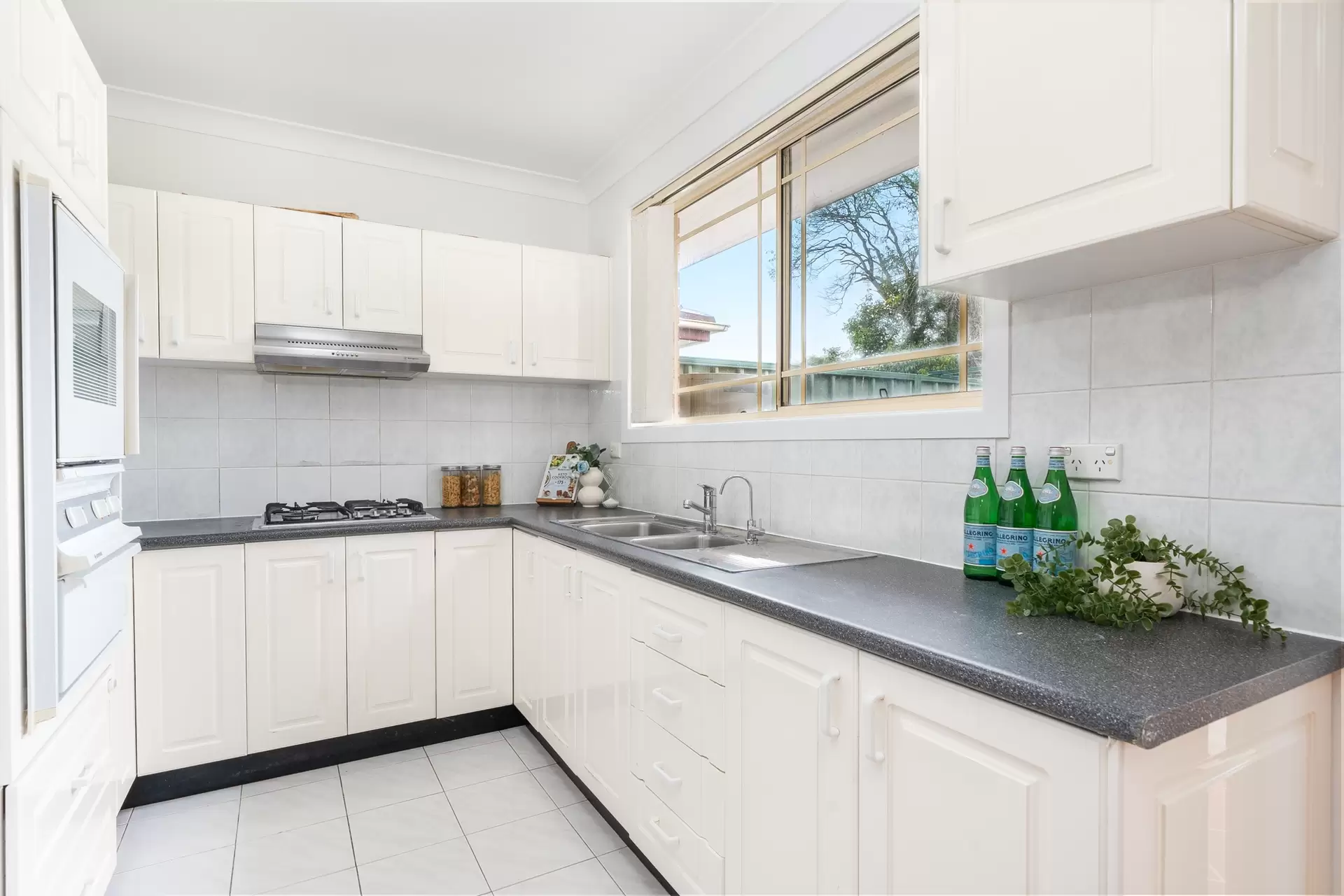 8/277 Cooper Road, Yagoona Sold by Richard Matthews Real Estate - image 3