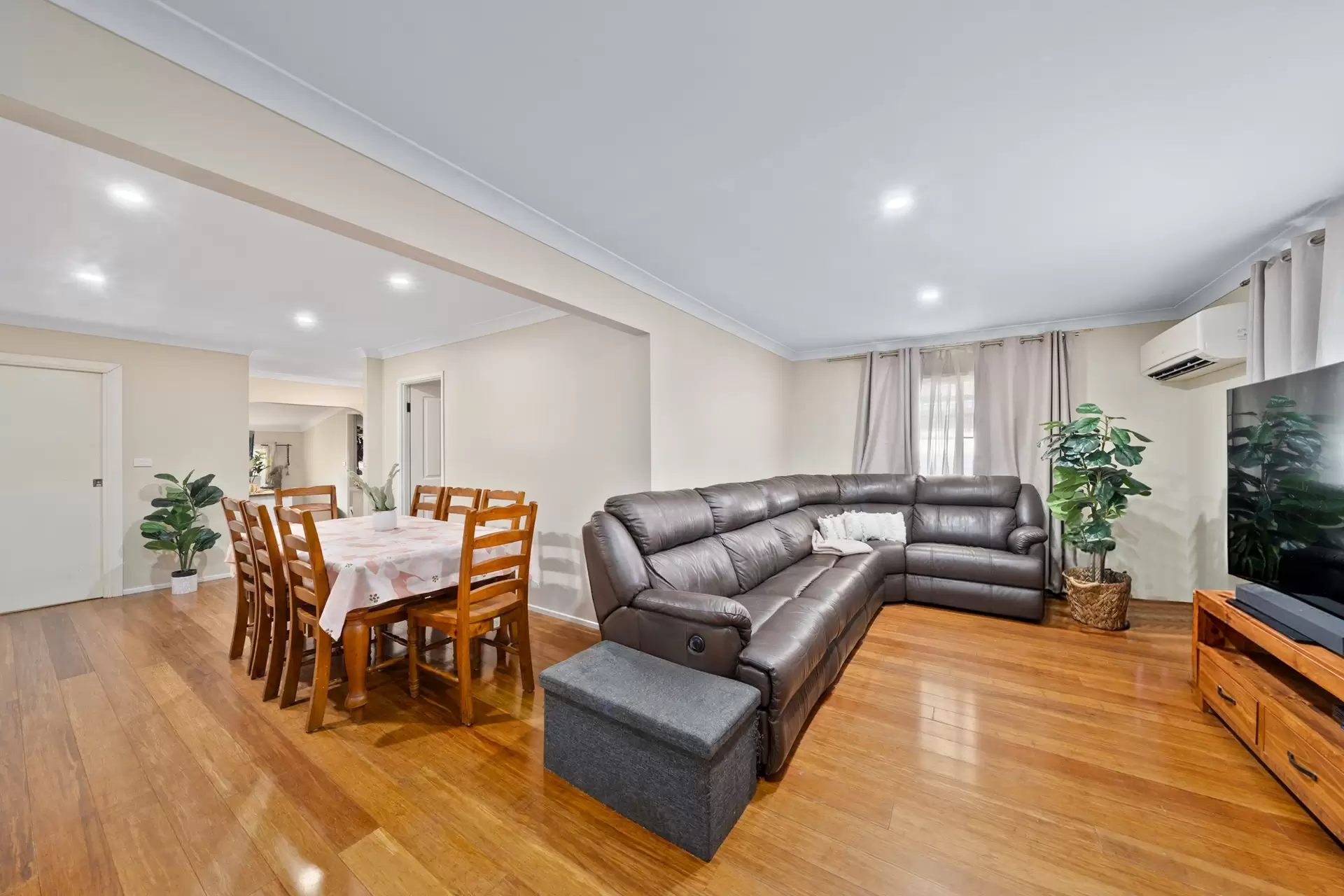 21 Shannon Street, Lalor Park Sold by Richard Matthews Real Estate - image 2