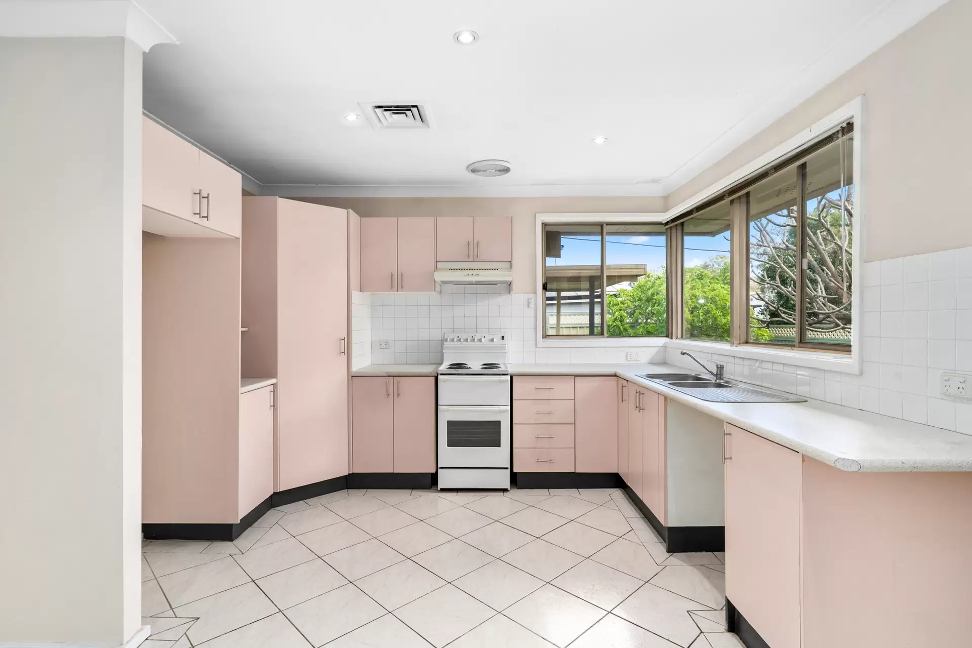2 Lurnea Avenue, Georges Hall Sold by Richard Matthews Real Estate - image 3