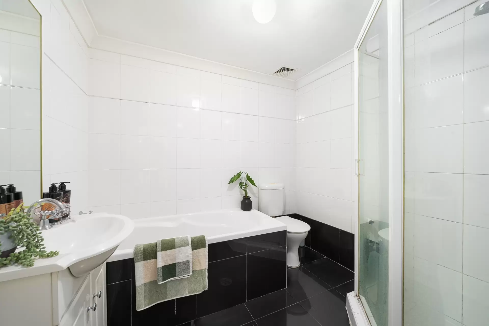 5/9-11 Grosvenor Street, Croydon Sold by Richard Matthews Real Estate - image 4