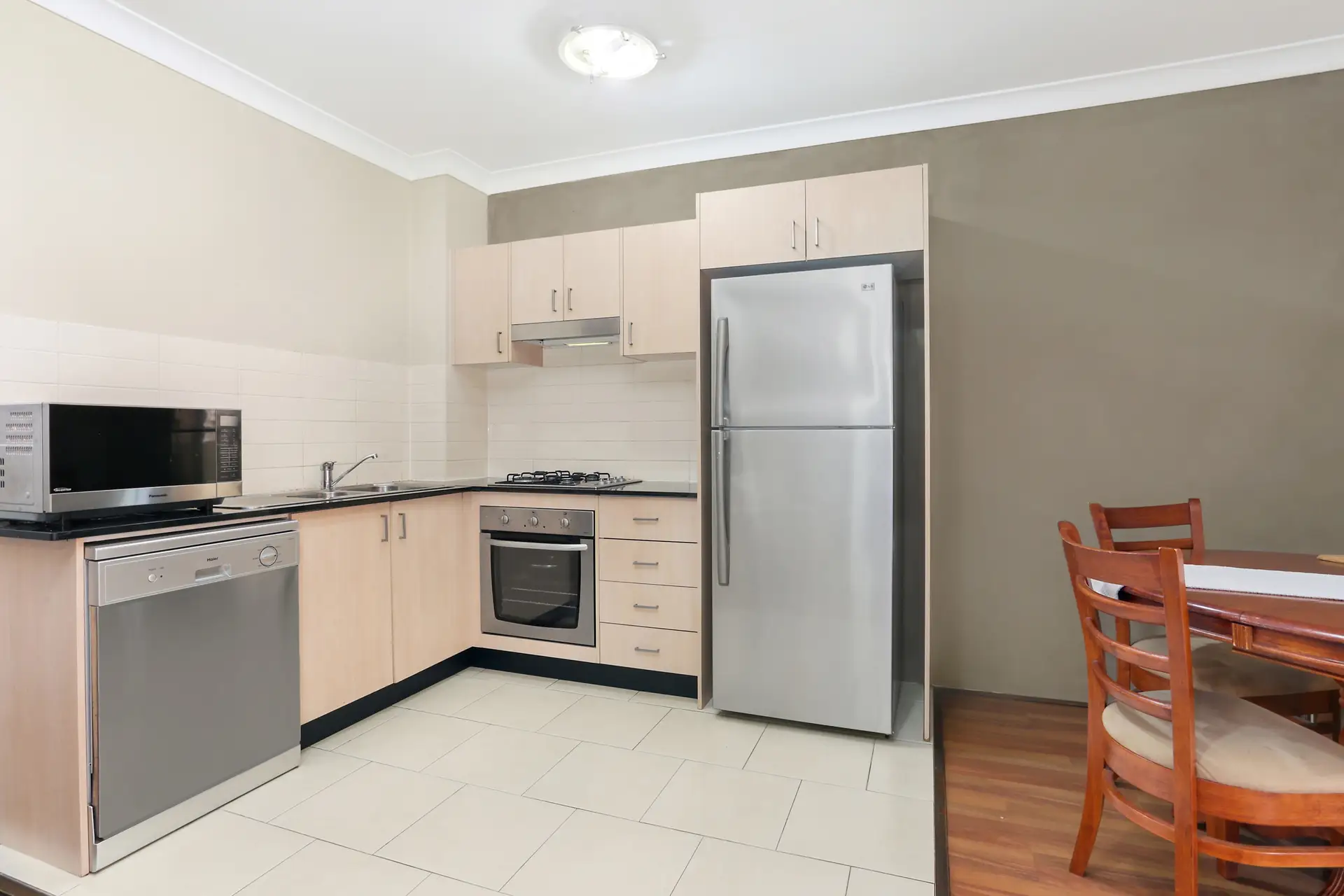 19-27 Eastbourne Road, Homebush West Sold by Richard Matthews Real Estate - image 4