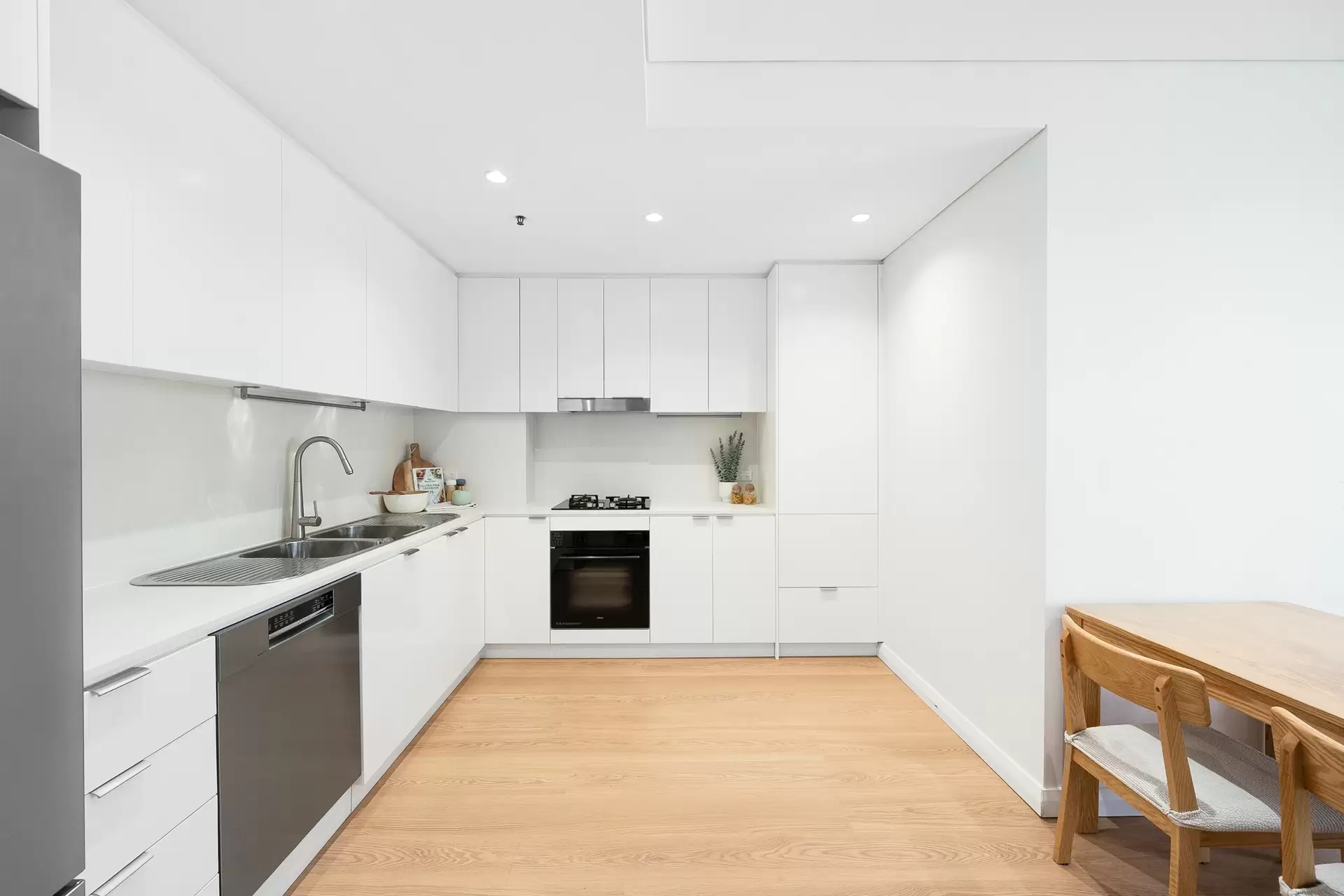 604A/1-17 Elsie Street, Burwood Sold by Richard Matthews Real Estate - image 2