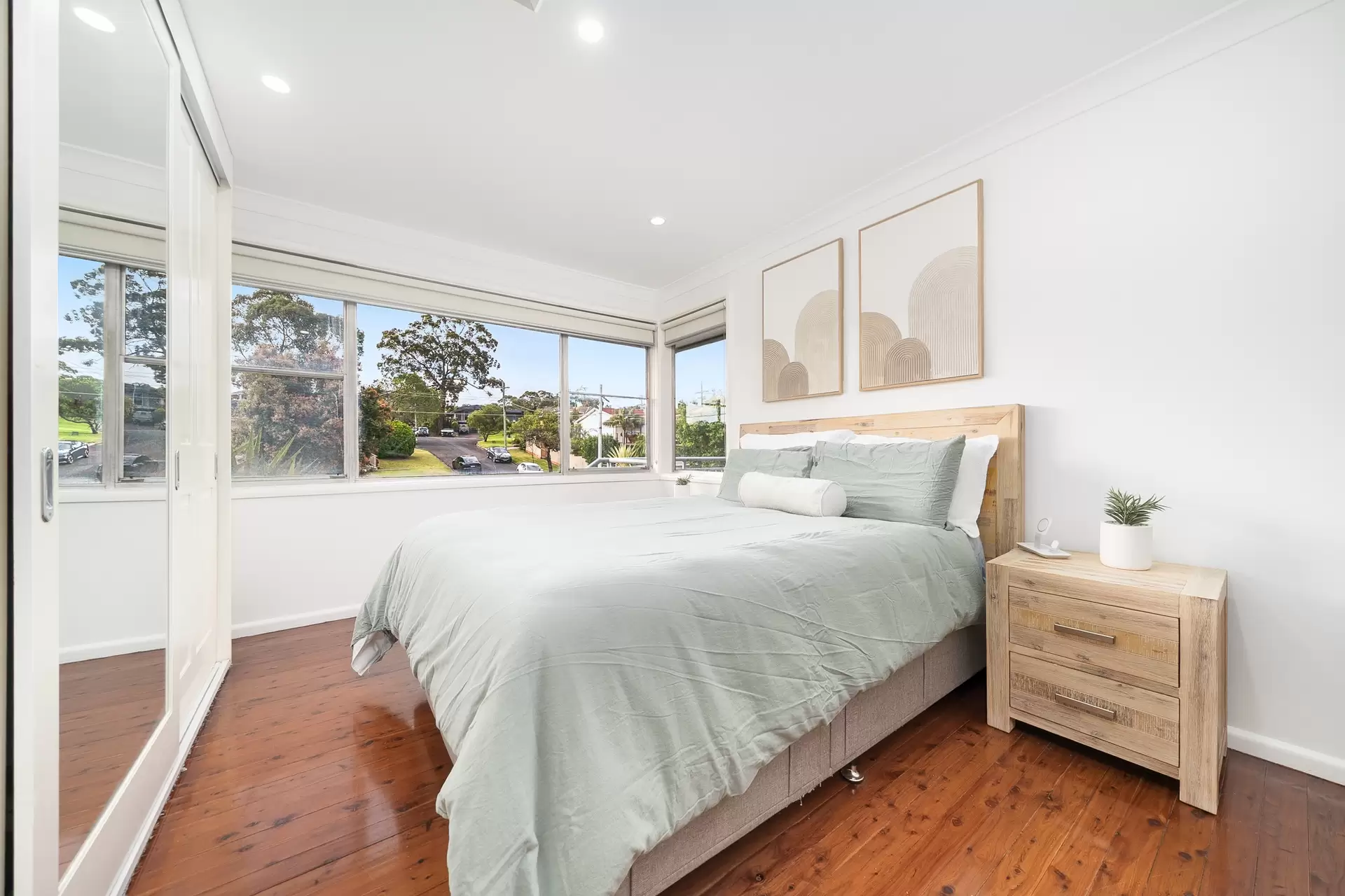 8 Lincoln Road, Georges Hall Sold by Richard Matthews Real Estate - image 8