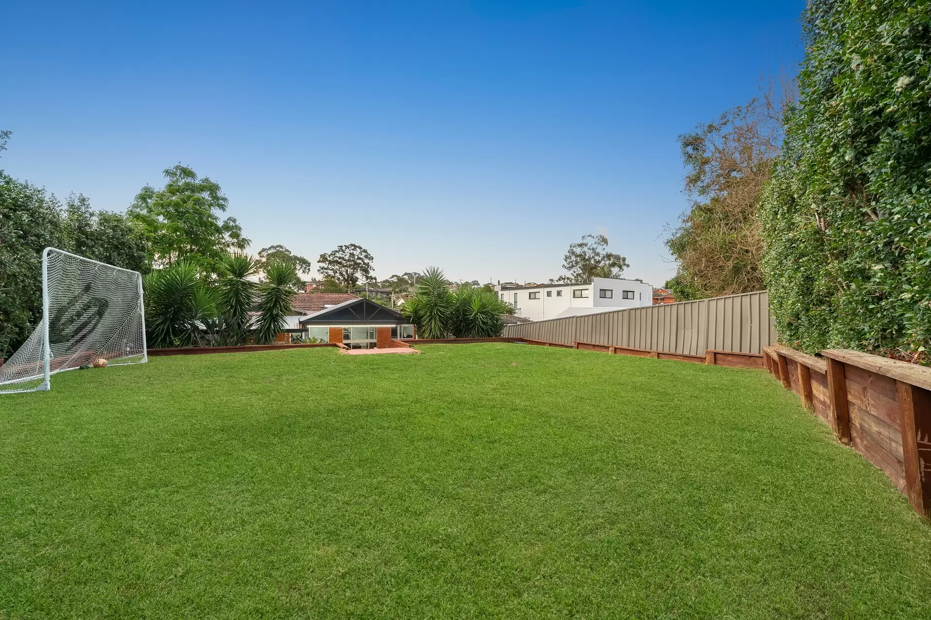 8 Lincoln Road, Georges Hall Sold by Richard Matthews Real Estate - image 12