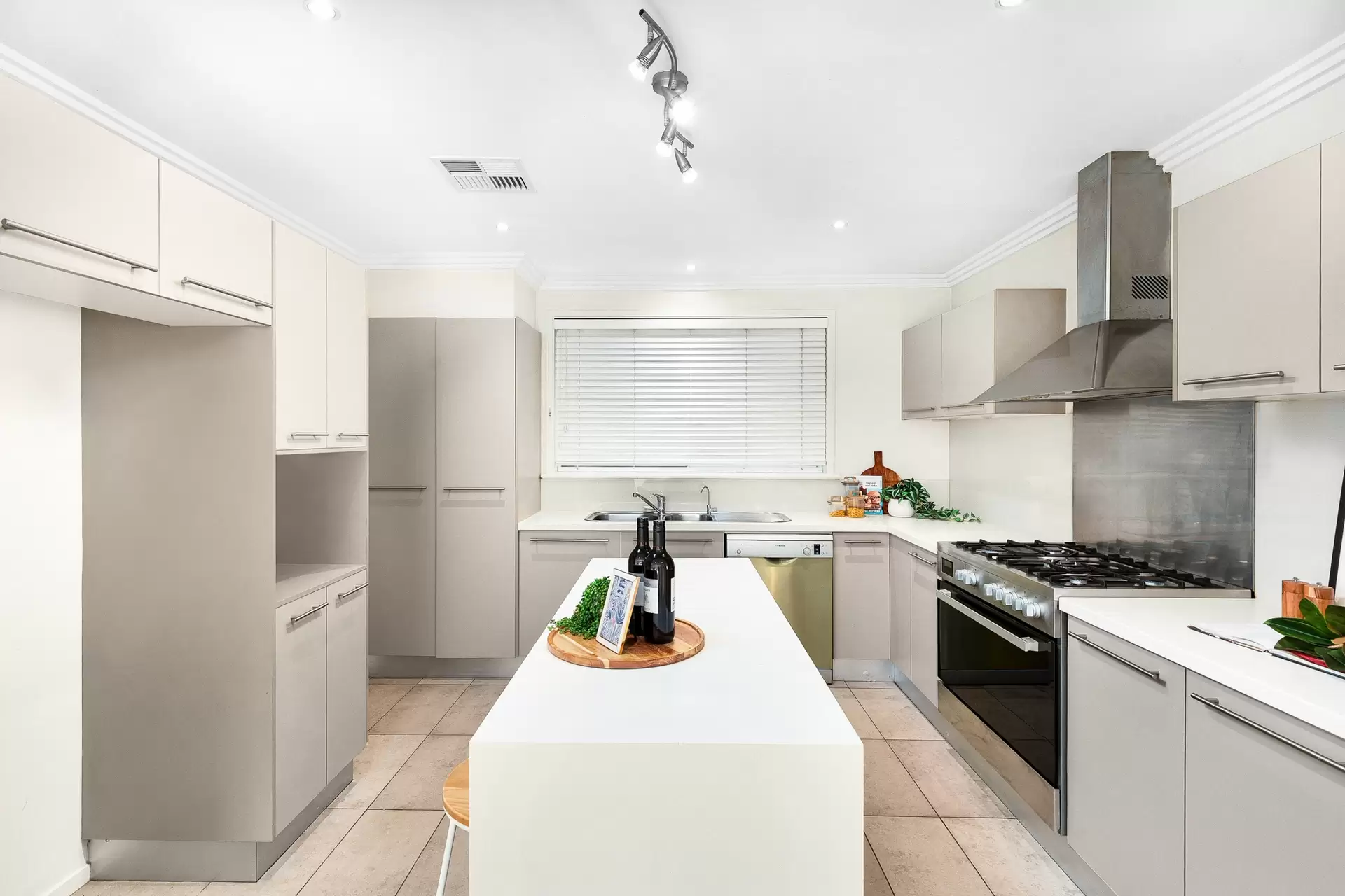 39 Greyfriar Place, Kellyville Sold by Richard Matthews Real Estate - image 4