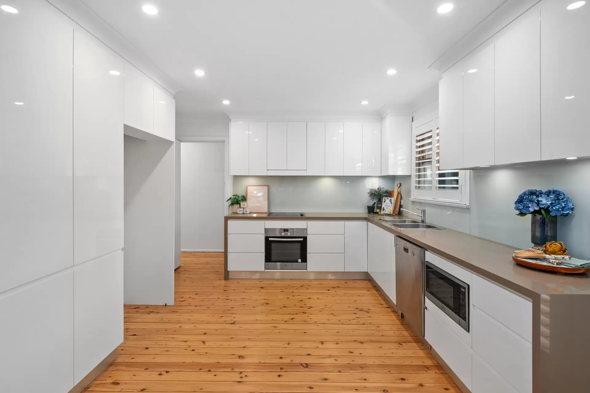 25 Sylvan Grove, Picnic Point Sold by Richard Matthews Real Estate - image 5