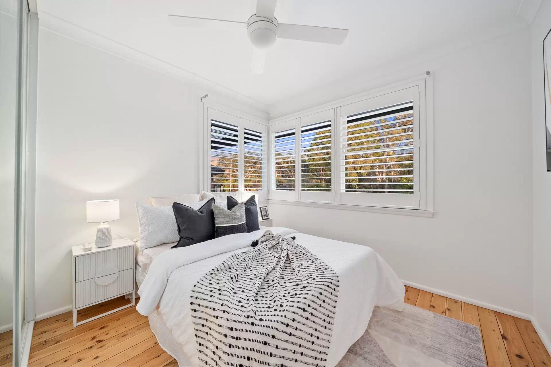 25 Sylvan Grove, Picnic Point Sold by Richard Matthews Real Estate - image 8
