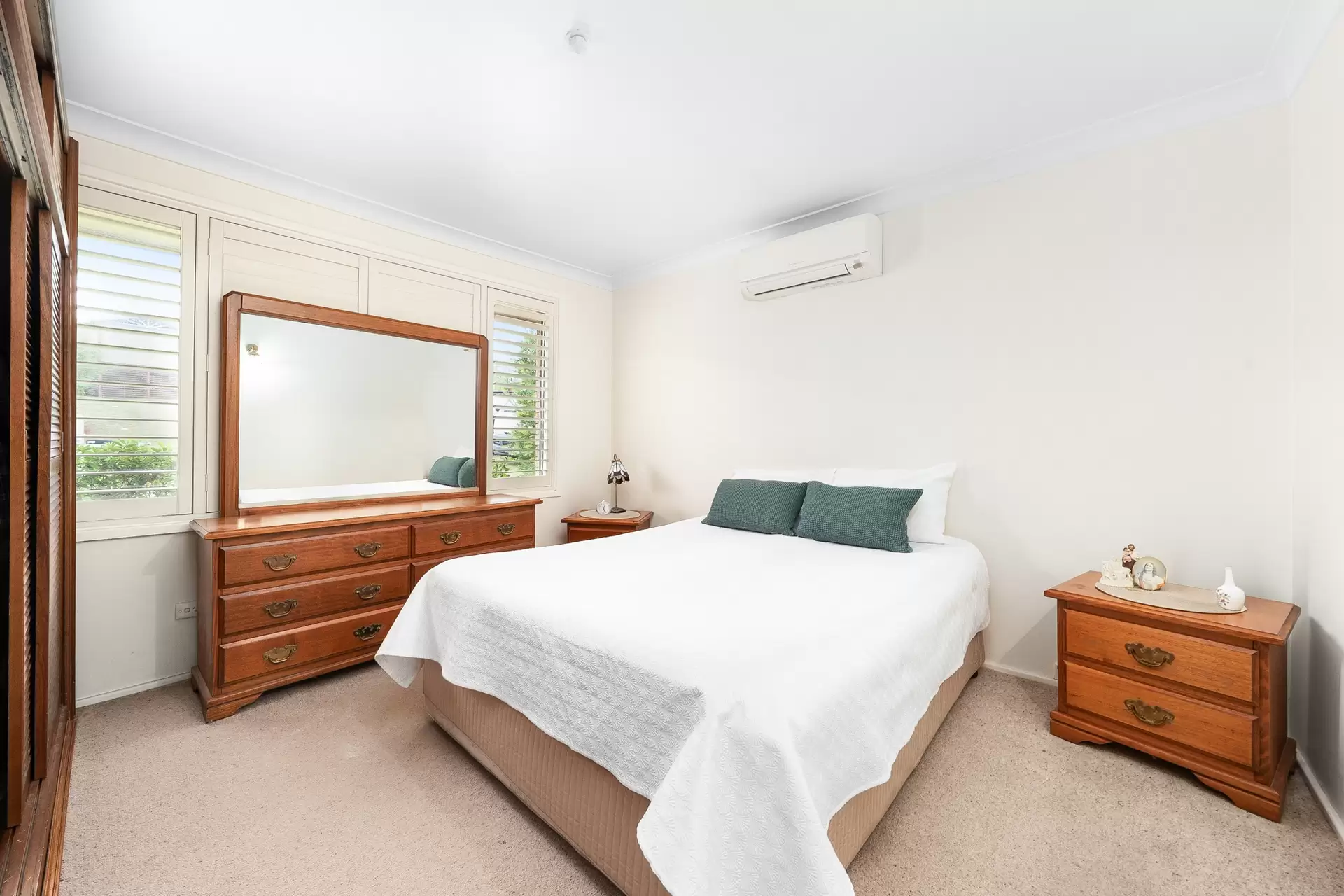 42 Oak Drive, Georges Hall Sold by Richard Matthews Real Estate - image 5