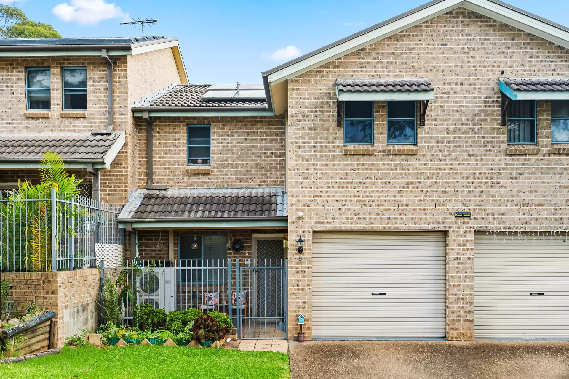 5 Huntley Drive, Blacktown Sold by Richard Matthews Real Estate - image 1