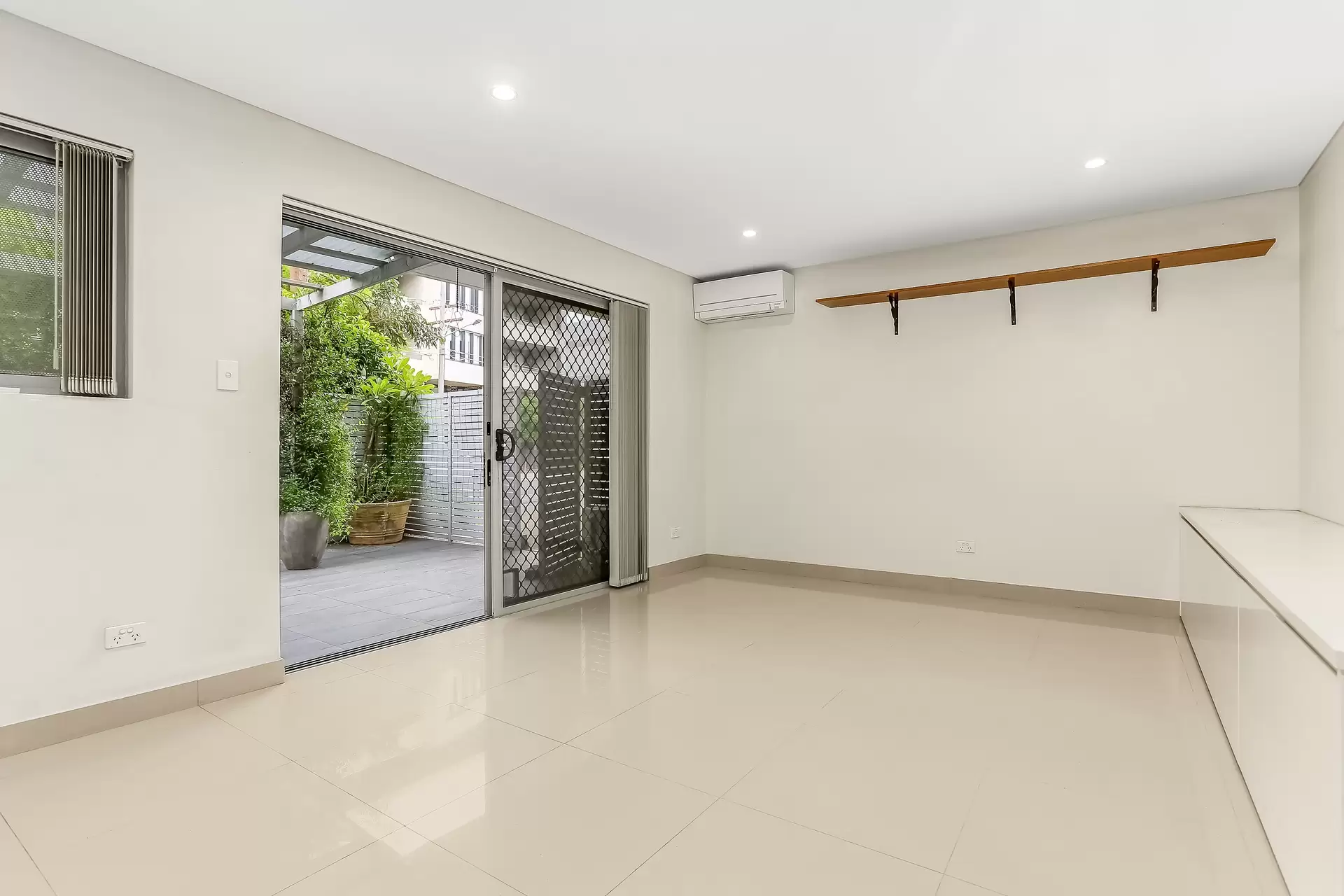 10/100 Tennyson Road, Mortlake Sold by Richard Matthews Real Estate - image 1
