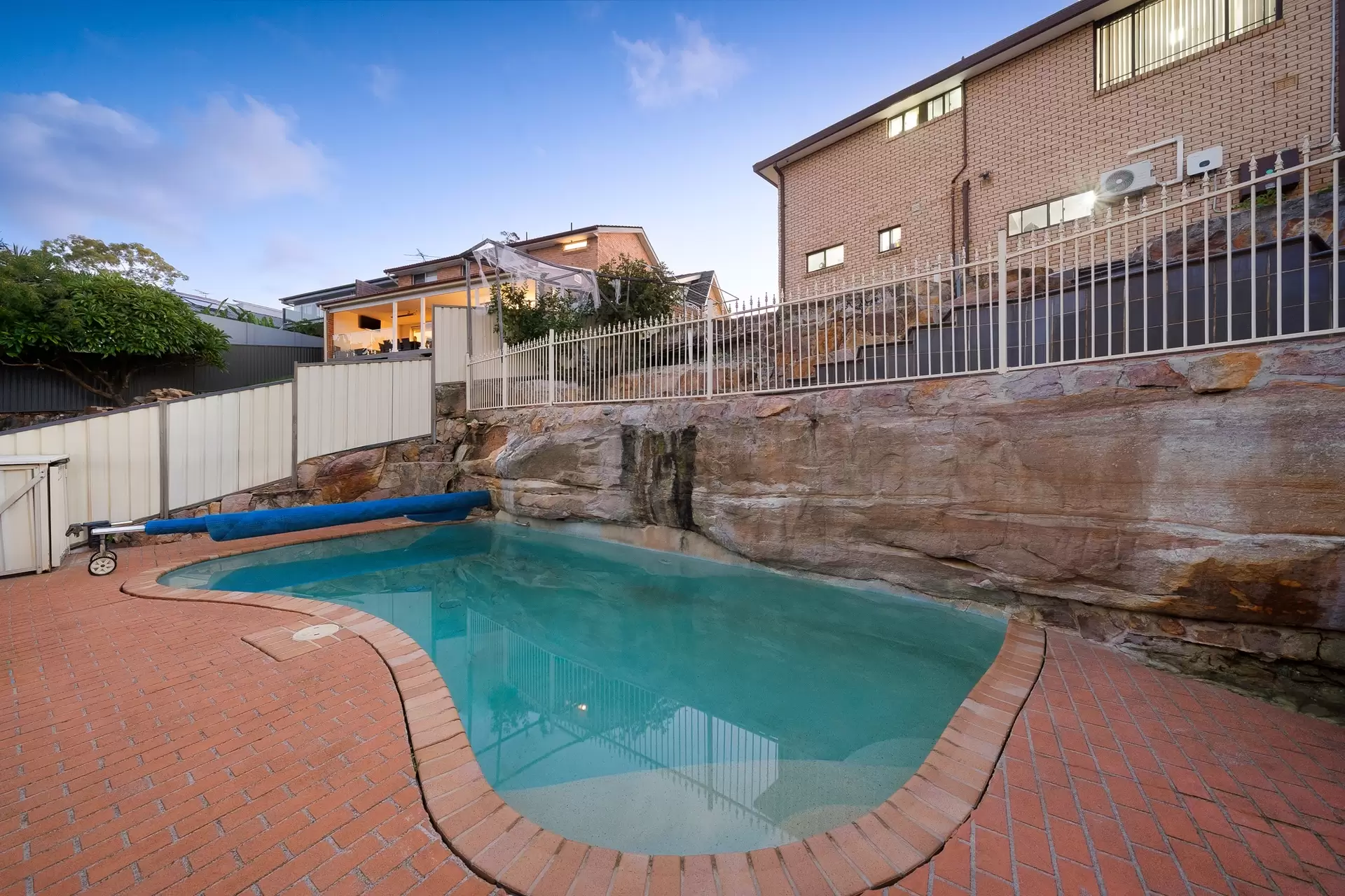 1 Page Avenue, Illawong For Sale by Richard Matthews Real Estate - image 4