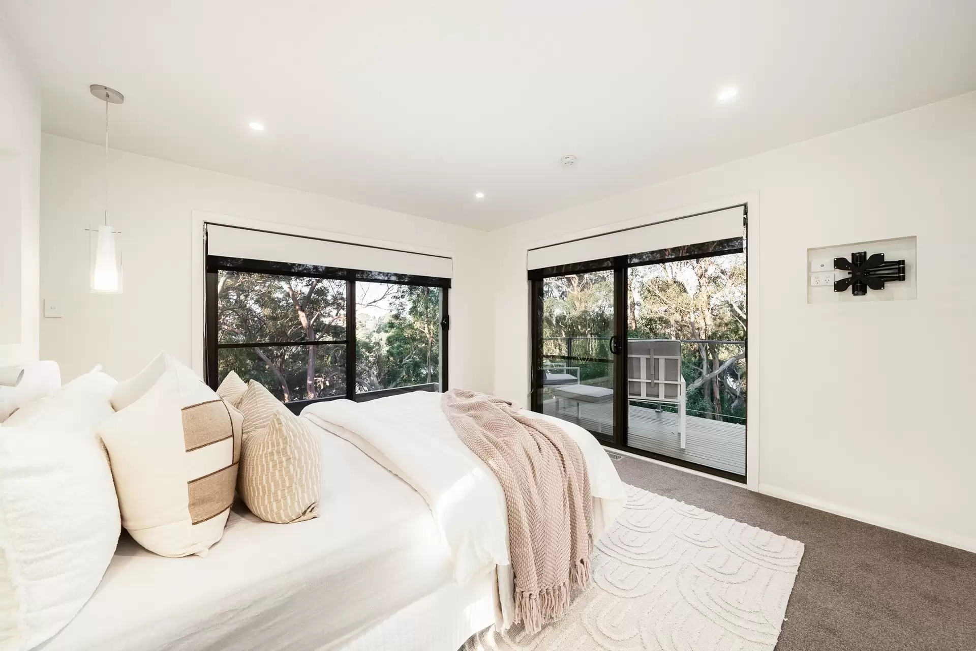 1 Fowler Road, Illawong Sold by Richard Matthews Real Estate - image 14