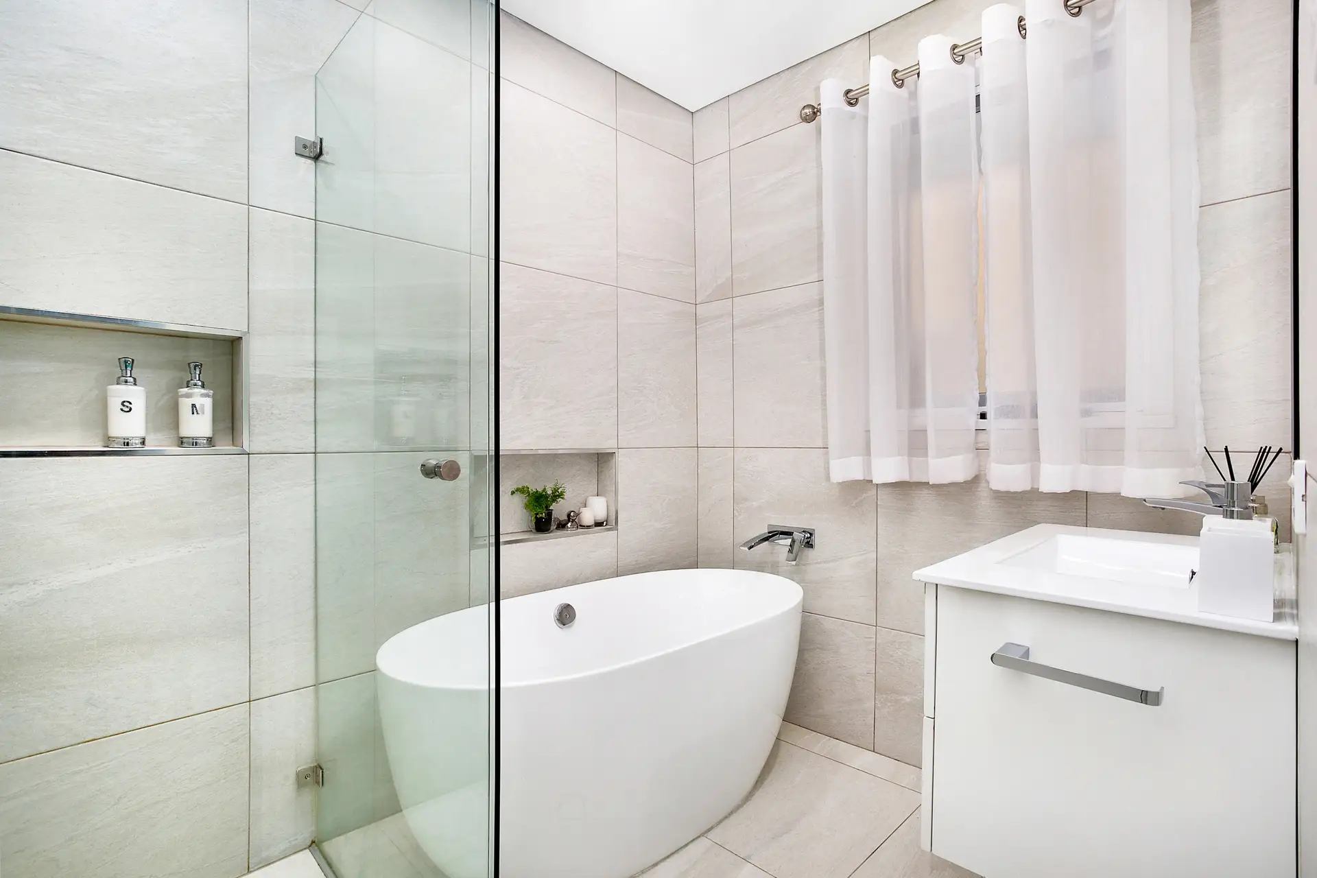 30 Wendy Avenue, Georges Hall Sold by Richard Matthews Real Estate - image 4