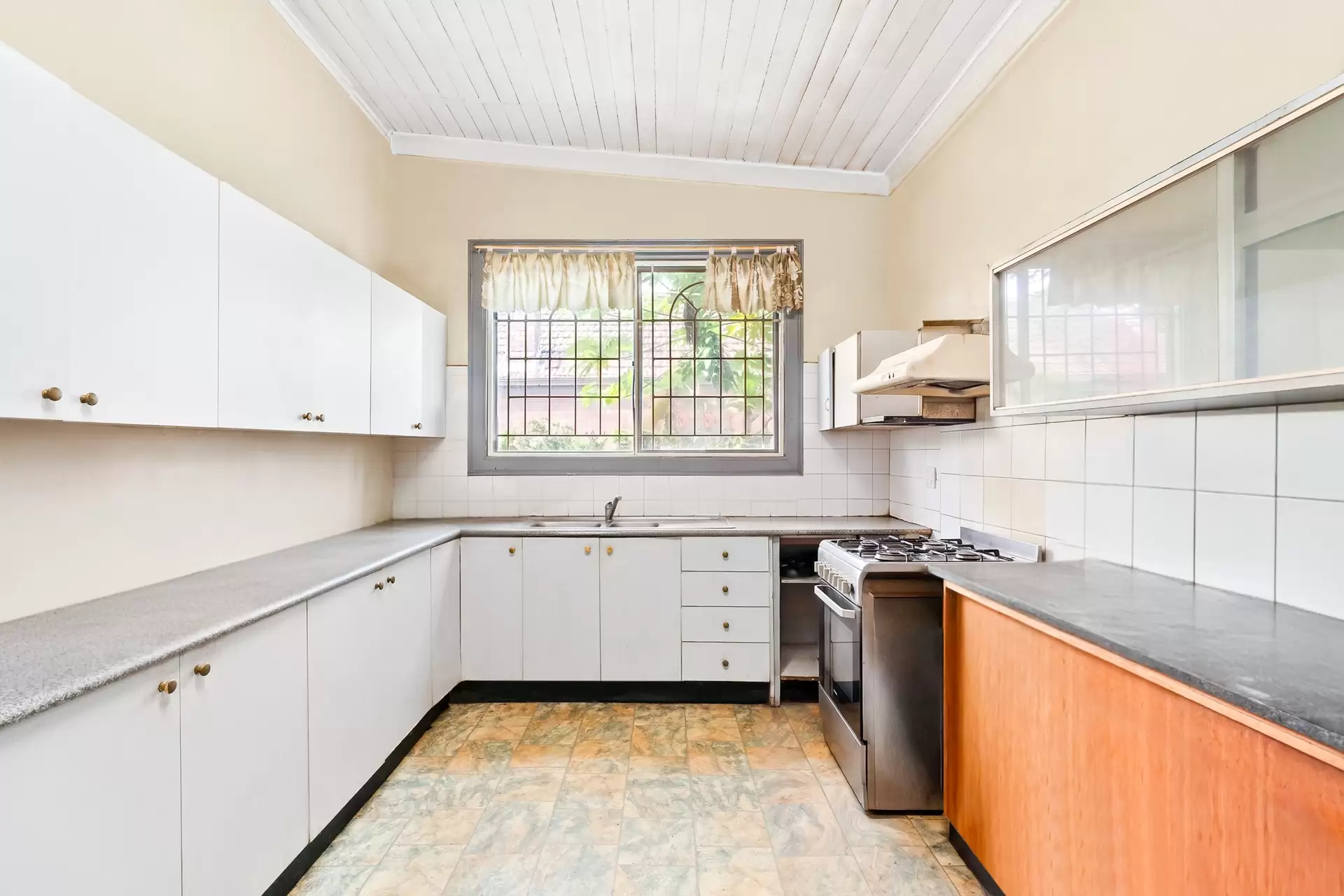 92 The Boulevarde, Wiley Park Sold by Richard Matthews Real Estate - image 3