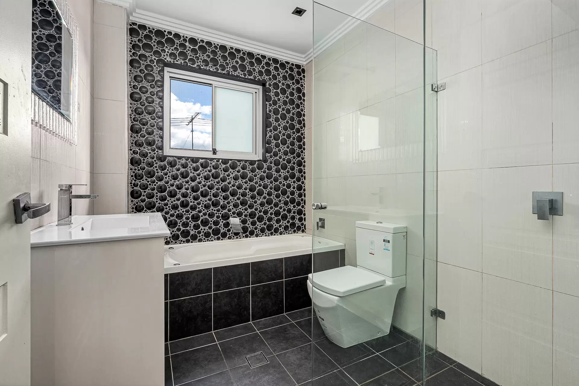 57A Caroline Crescent, Georges Hall Leased by Richard Matthews Real Estate - image 7