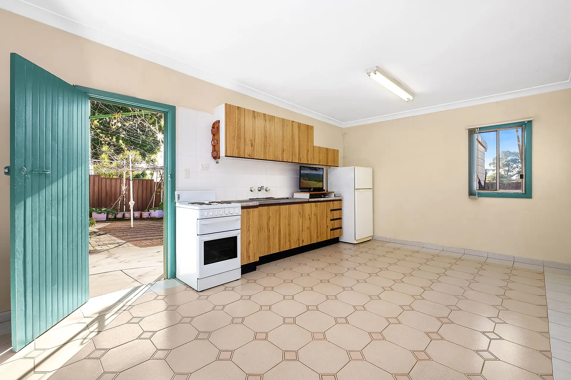 18 Treuer Parade, Yagoona Sold by Richard Matthews Real Estate - image 4