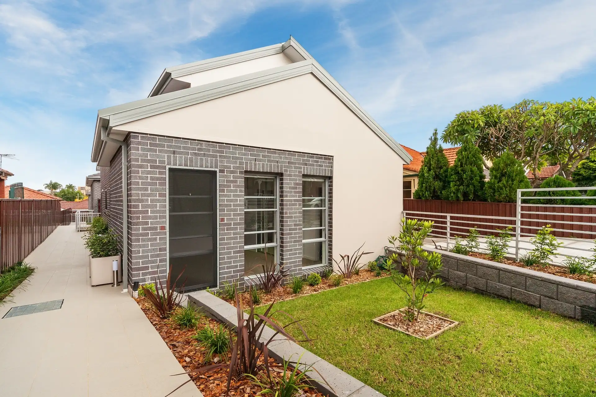 2/7 Cheltenham Road, Croydon Sold by Richard Matthews Real Estate - image 1