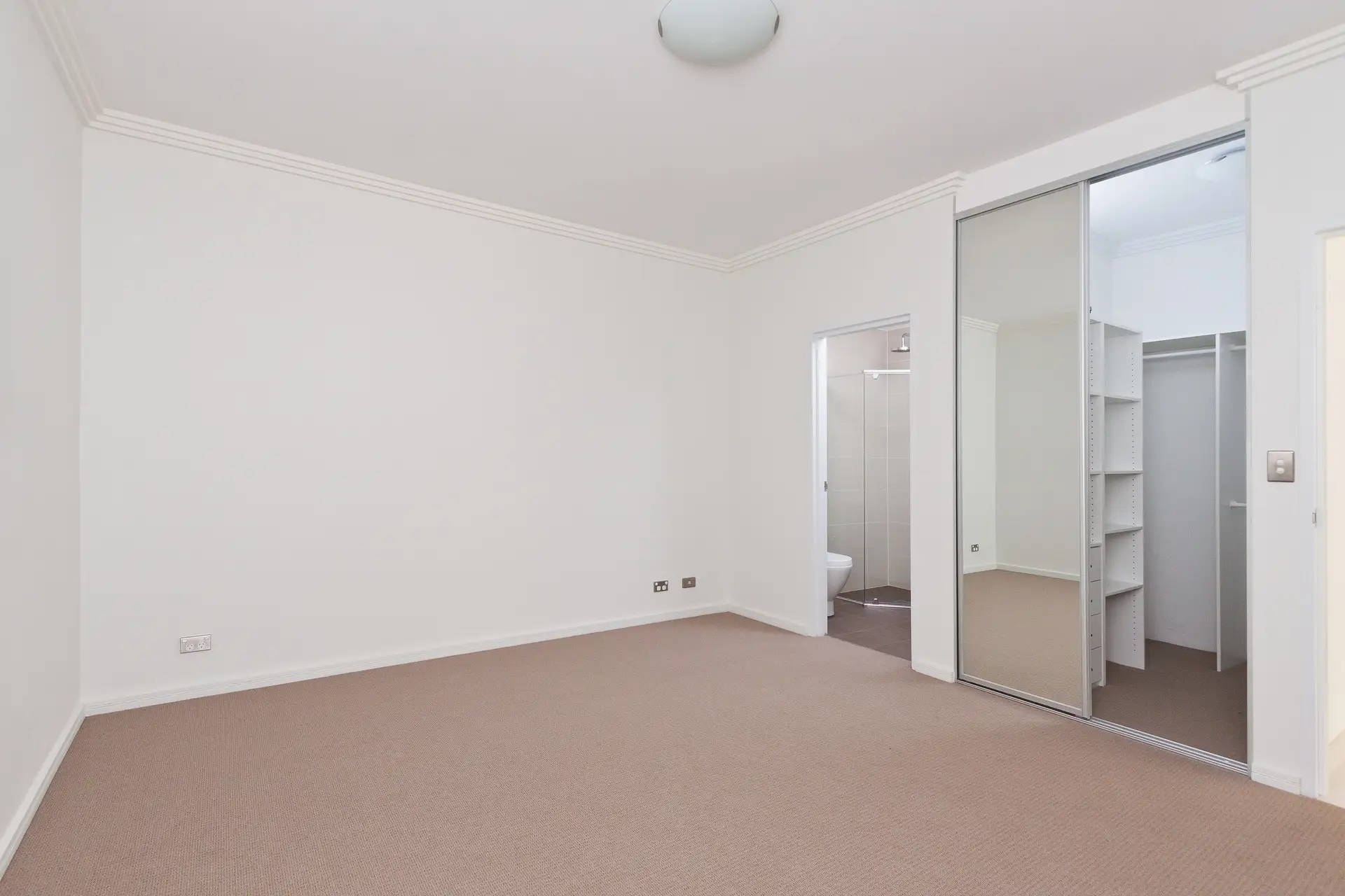 2/7 Cheltenham Road, Croydon Sold by Richard Matthews Real Estate - image 4
