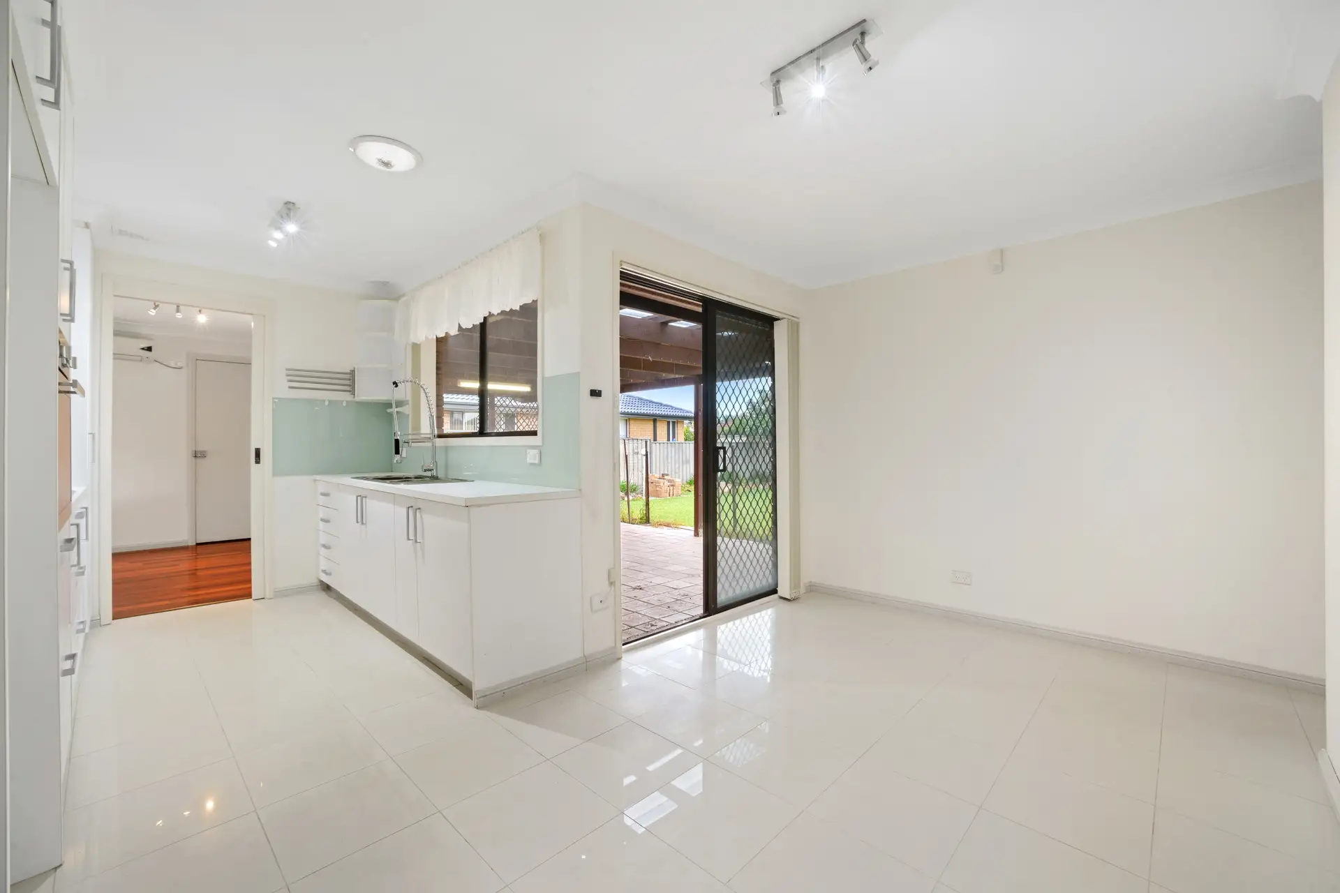 27 Ernest Avenue, Chipping Norton Sold by Richard Matthews Real Estate - image 4