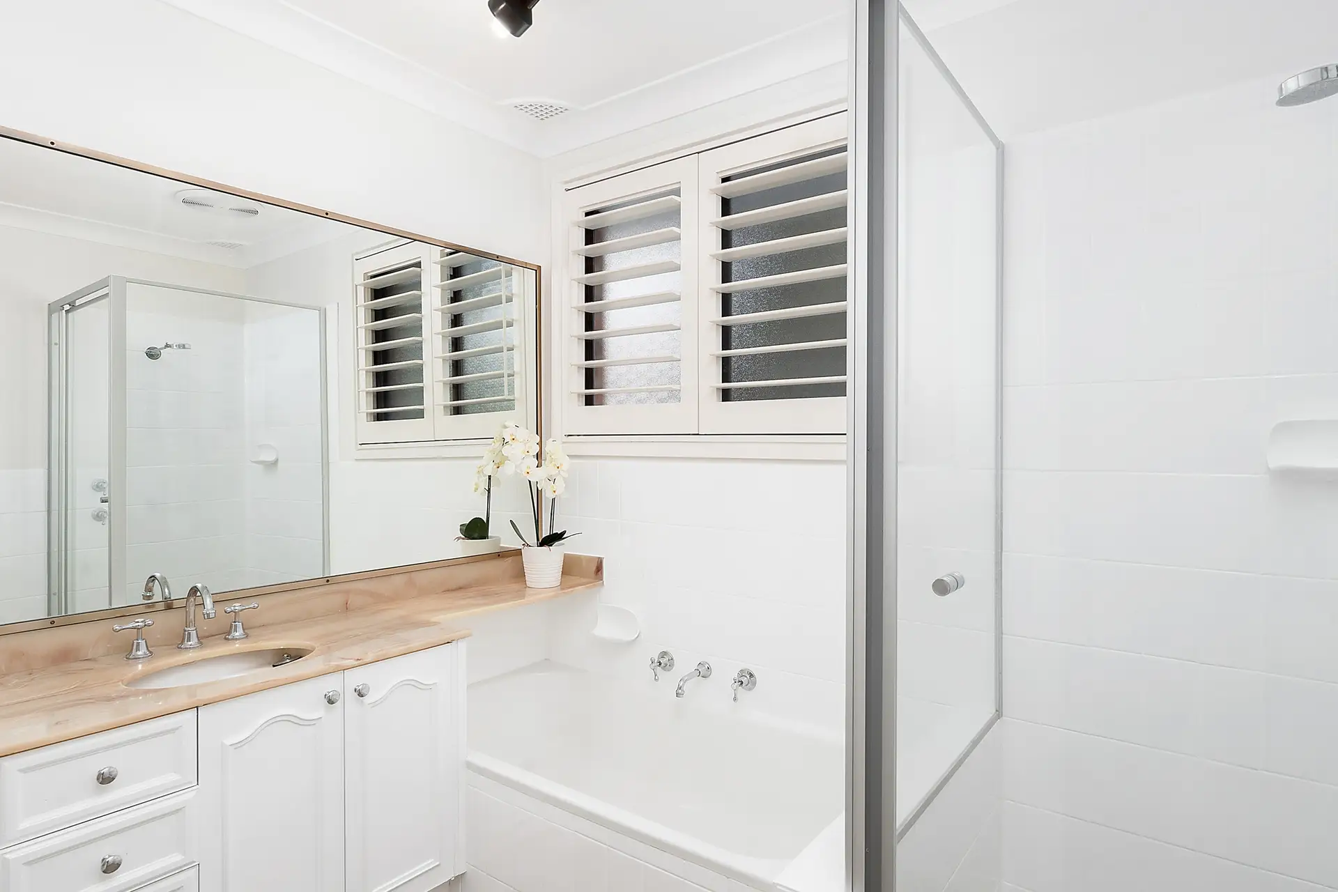 17 Balmoral Crescent, Georges Hall Sold by Richard Matthews Real Estate - image 5