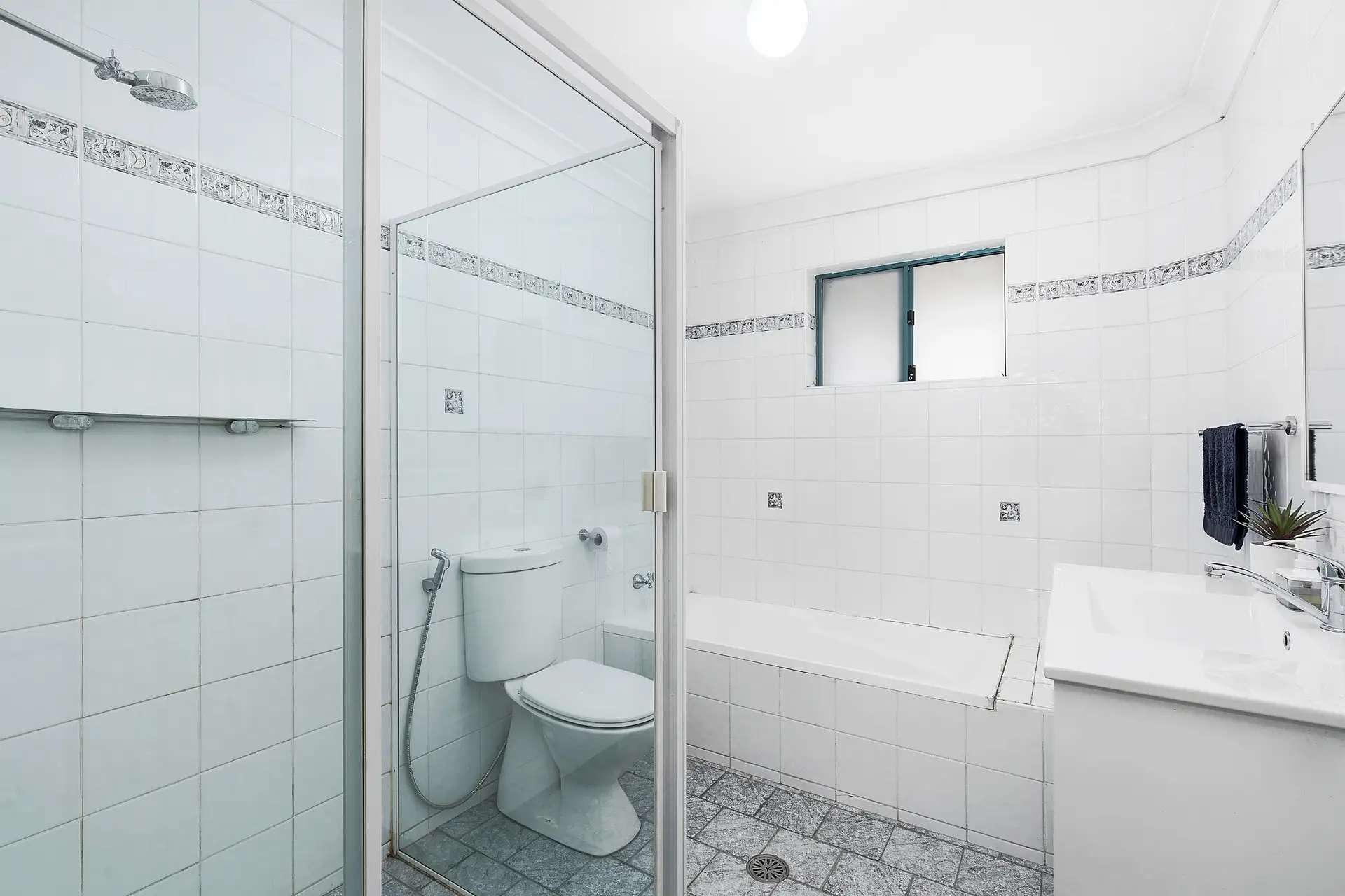 15/81 Bellevue Avenue, Georges Hall Sold by Richard Matthews Real Estate - image 5