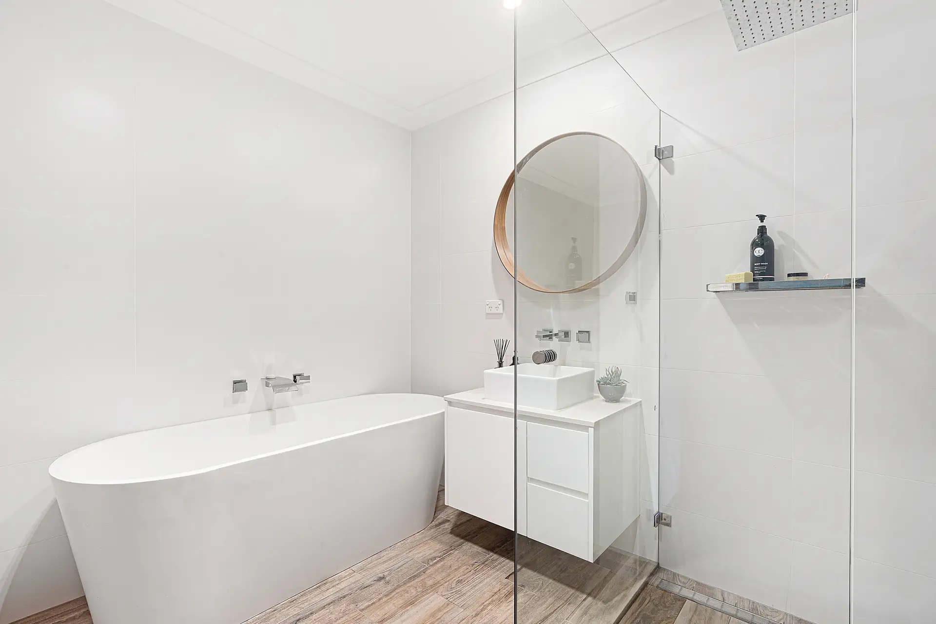 78 Caroline Crescent, Georges Hall Sold by Richard Matthews Real Estate - image 4