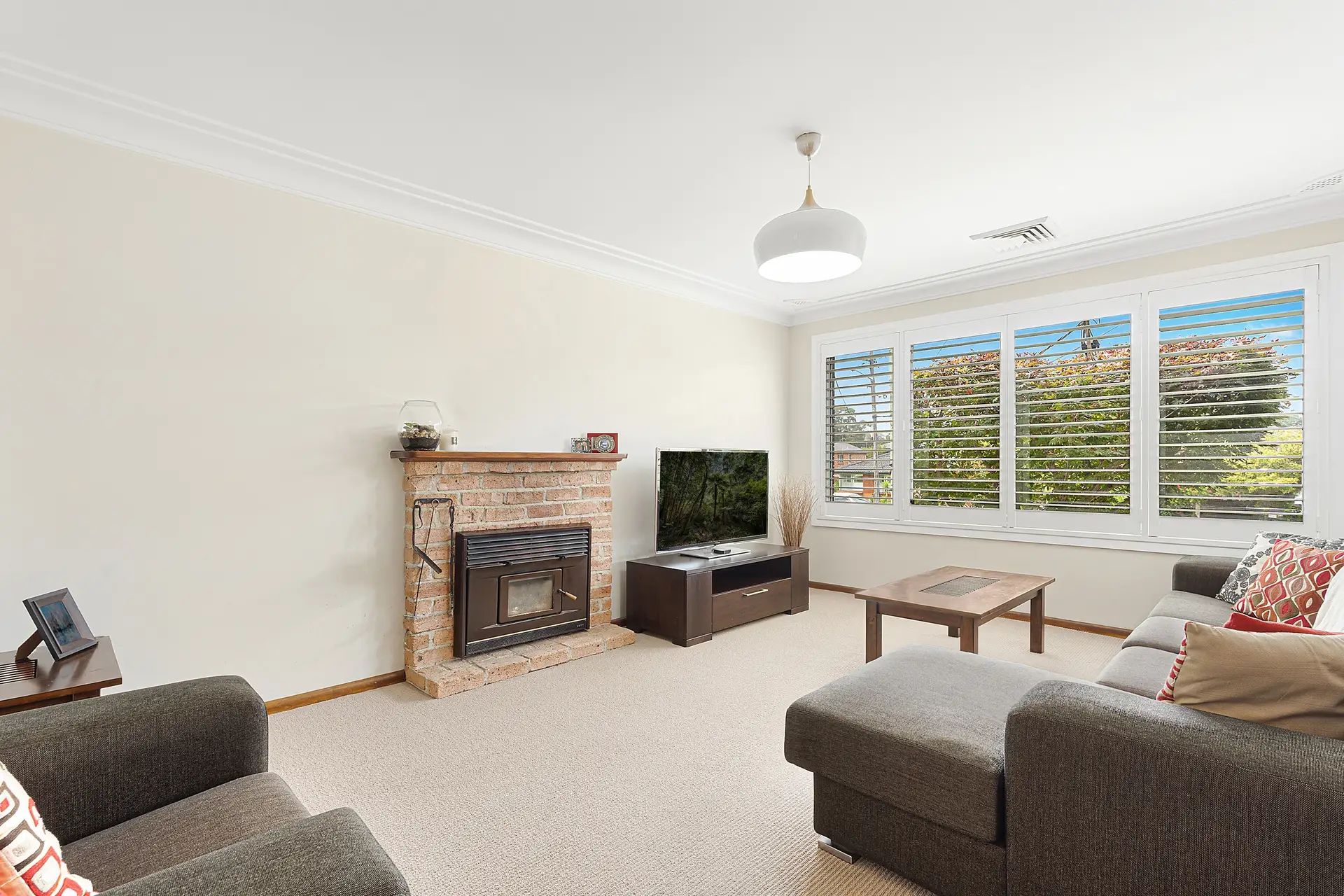 78 Caroline Crescent, Georges Hall Sold by Richard Matthews Real Estate - image 3