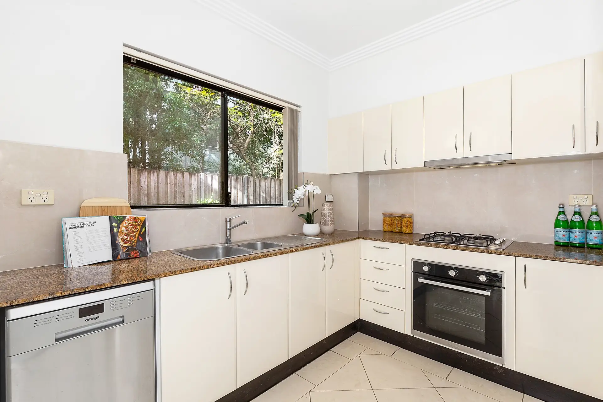 2/31-33 Gordon Street, Burwood Sold by Richard Matthews Real Estate - image 2