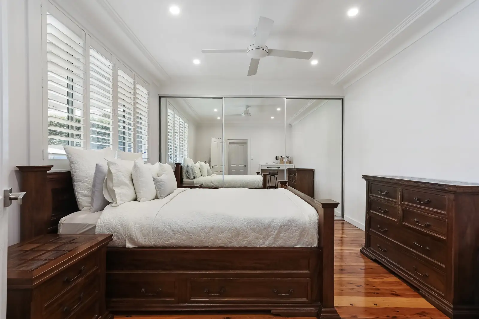 33 Surrey Avenue, Georges Hall Sold by Richard Matthews Real Estate - image 4