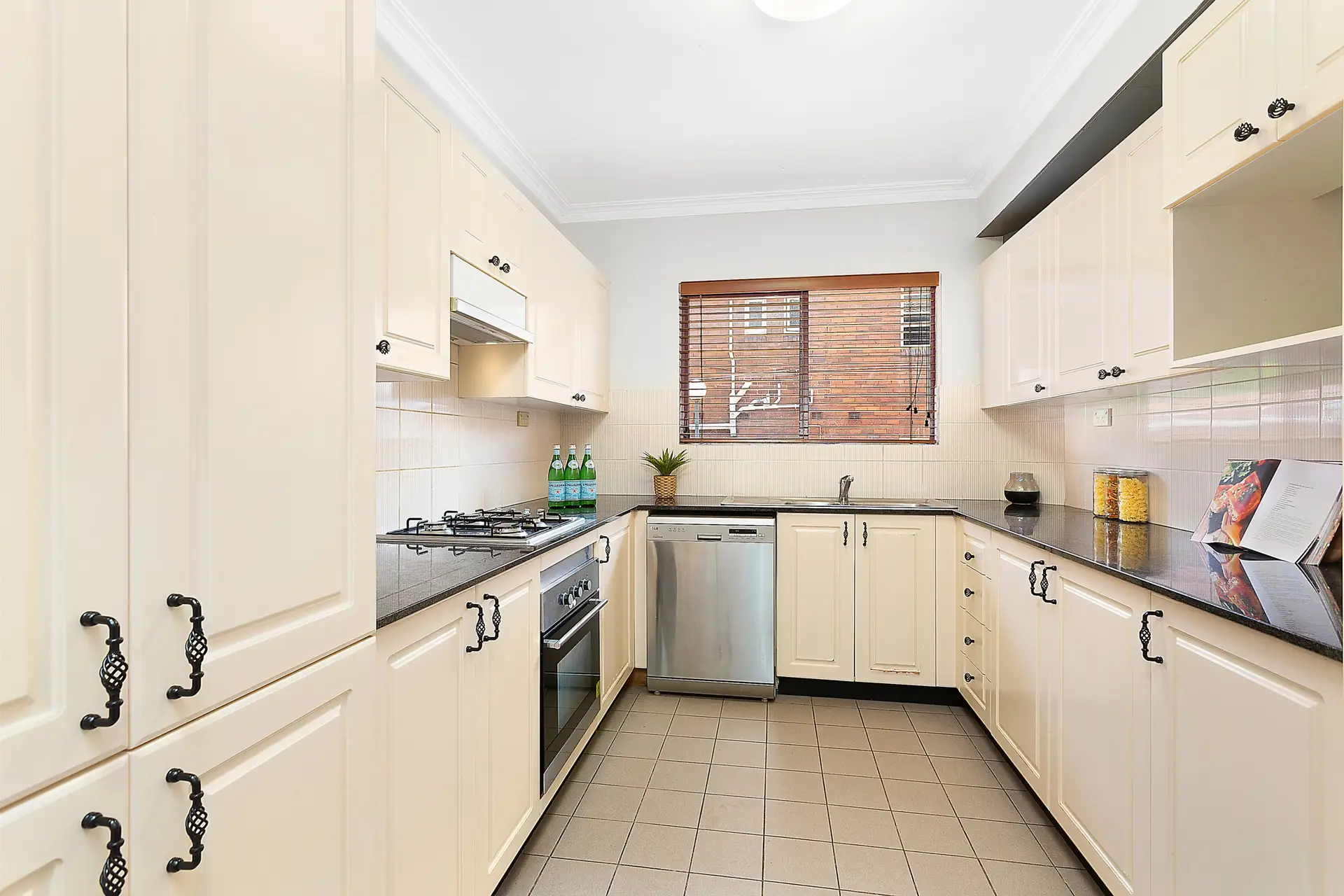 3/21-23 Clarence Street, Burwood Sold by Richard Matthews Real Estate - image 3